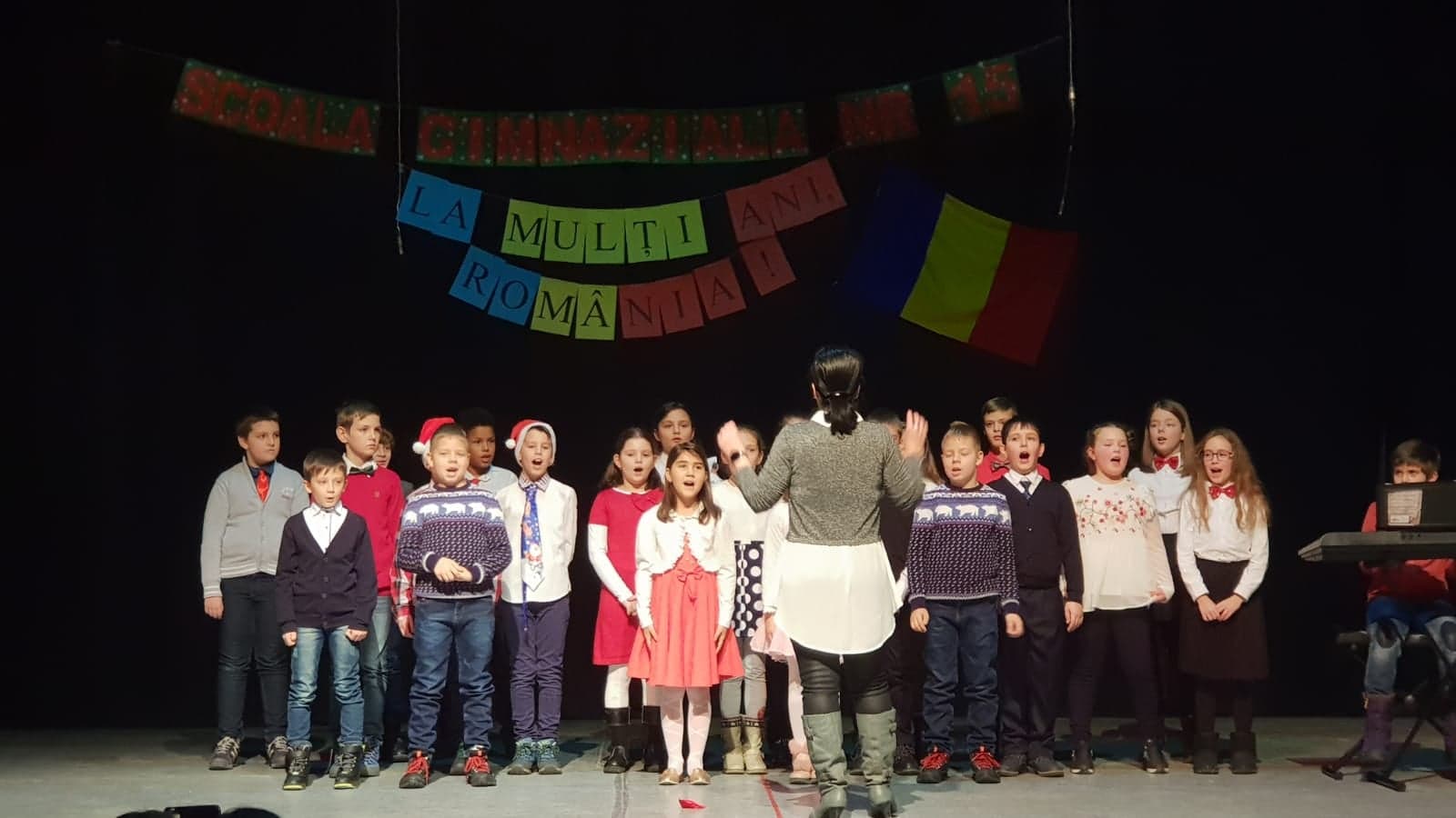 48378647_347519932469645_6835815531077959680_n